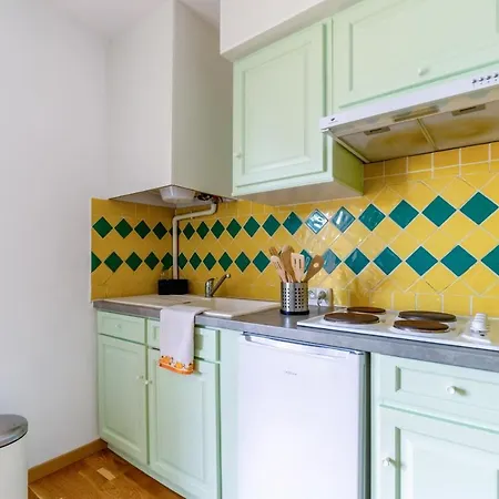 Charming Flat With Balcony And Parking At The Heart Of Giens - Welkeys Йер