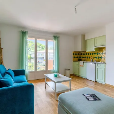 Апартаменты Charming Flat With Balcony And Parking At The Heart Of Giens - Welkeys *